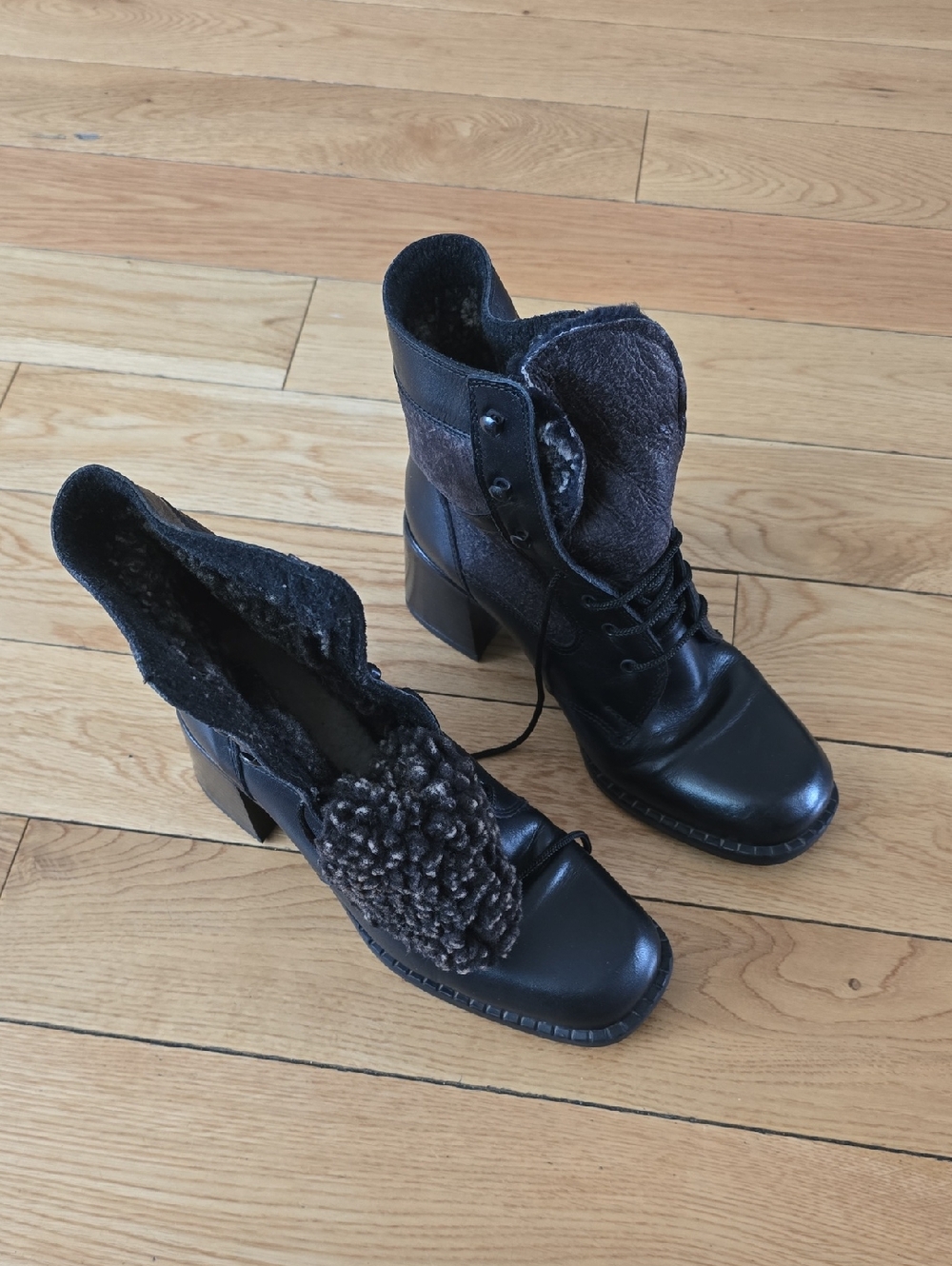 Women's Black Leather Heeled Lace-Up Boots with Shearling Trim